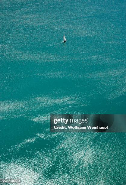 sailing boat on wolfgangsee lake, salzkammergut, salzburg state, austria - wolfgangsee stock pictures, royalty-free photos & images