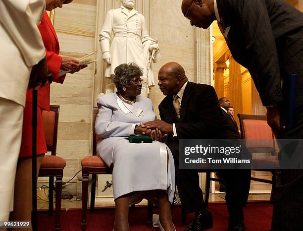 Viola Pearson widow of Levi Pearson, talks with Rep. Elijah Cummings, D-Md., seated, and Secretary of Education, Rod Paige, after a ceremony honoring...
