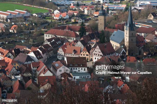 view of zeiler marktplatz, market square, with st. michael's church, zeil am main, lower franconia, bavaria, germany - marktplatz stockfoto's en -beelden