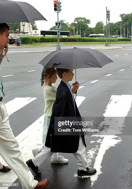 Matthew and Paige Brinzo on vaction from Texas, make their way across Mass. Ave, near Union Station., Tuesday.