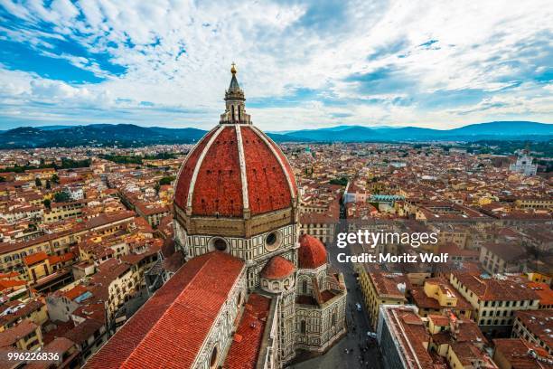 view across florence, florence cathedral, cattedrale di santa maria del fiore with the dome by brunelleschi, unesco world heritage site, florence, tuscany, italy - fiore stock pictures, royalty-free photos & images