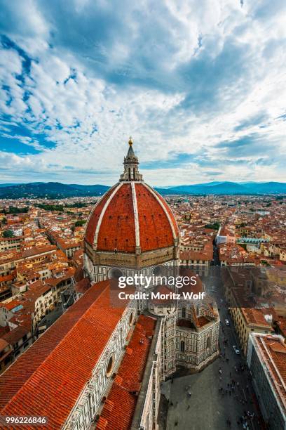 florence cathedral, cattedrale di santa maria del fiore with the dome by brunelleschi, with the city, unesco world heritage site, florence, tuscany, italy - fiore stock pictures, royalty-free photos & images