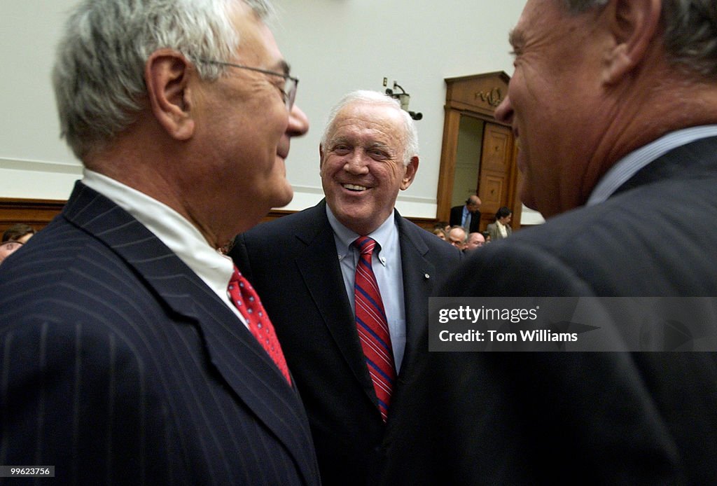 Don Rudman Former Senator Warren Rudman, center, talks with Reps. Barney Frank ...