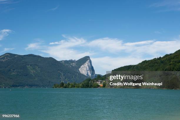 mondsee lake with drachenwand rock wall at the back, salzkammergut, upper austria, austria - vocklabruck stock pictures, royalty-free photos & images