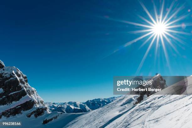 mt drittes watzmannkind, right, 2165m, watzmannkar cirque, berchtesgaden alps, bavaria, germany - ベルヒテスガーデンアルプス ストックフォトと画像