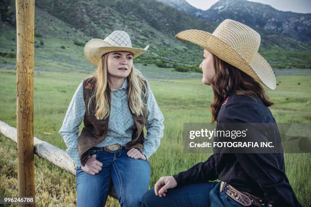 amigos de utah cowgirls - mulher músculo - fotografias e filmes do acervo