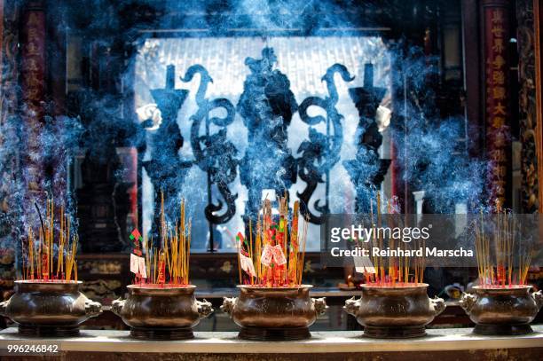 incense sticks and incense coils in a temple, ho chi minh city, vietnam - incense coils stock-fotos und bilder