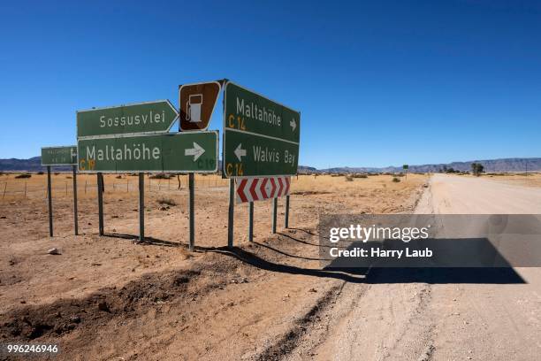 signposts near solitaire, namibia - motif africain stock-fotos und bilder