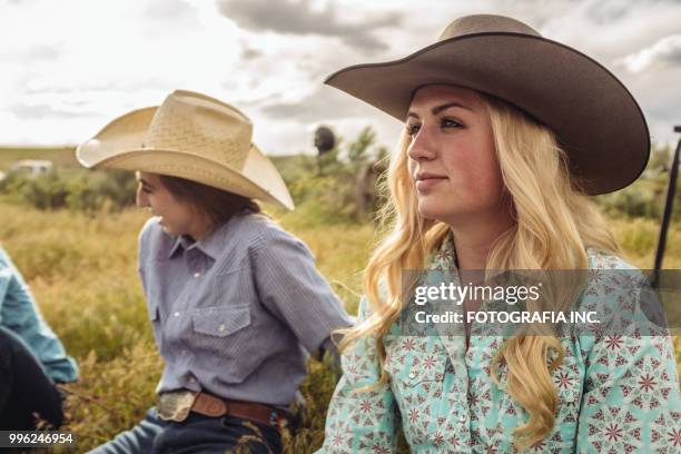 amigos de utah cowgirls - mulher músculo - fotografias e filmes do acervo