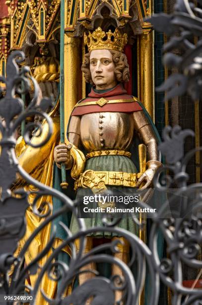 gothic sculpture of alexander the great, schoener brunnen fountain, nuremberg, middle franconia, franconia, bavaria, germany - brunnen stock pictures, royalty-free photos & images