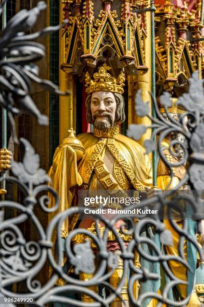 gothic sculpture of king of bohemia, schoener brunnen fountain, nuremberg, middle franconia, franconia, bavaria, germany - brunnen stock pictures, royalty-free photos & images