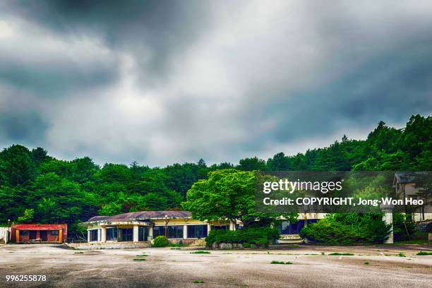 a ruined service station - província de chungcheong do sul imagens e fotografias de stock