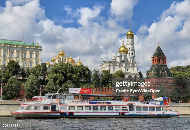Moskva Riva 2,760 Moskva (River) Stock Photos, High-Res Pictures, and Images ...