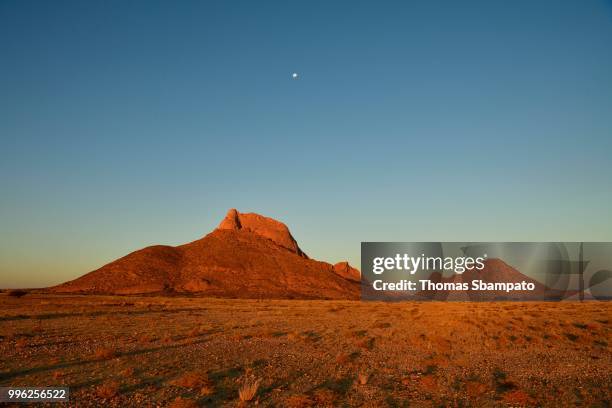 spitzkoppe in the evening light, erongo region, damaraland, namibia - kunene region stock pictures, royalty-free photos & images