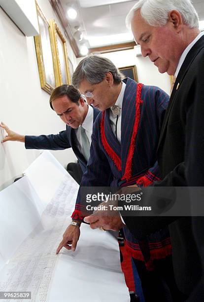 From left, Rep. Zach Wamp, R-Tenn., Chad Smith, principal chief of the Cherokee Nation, and Rep. Lincoln Davis, D-Tenn., look at a reproduction of a...