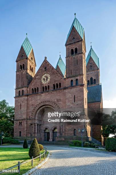 romanesque church of the redeemer, bad homburg vor der hoehe, hesse, germany - vor fotografías e imágenes de stock