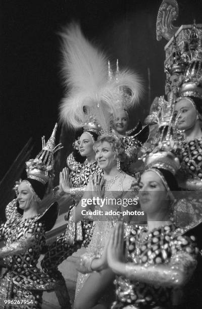 Show of Line Renaud at the Casino de Paris . In 1959.
