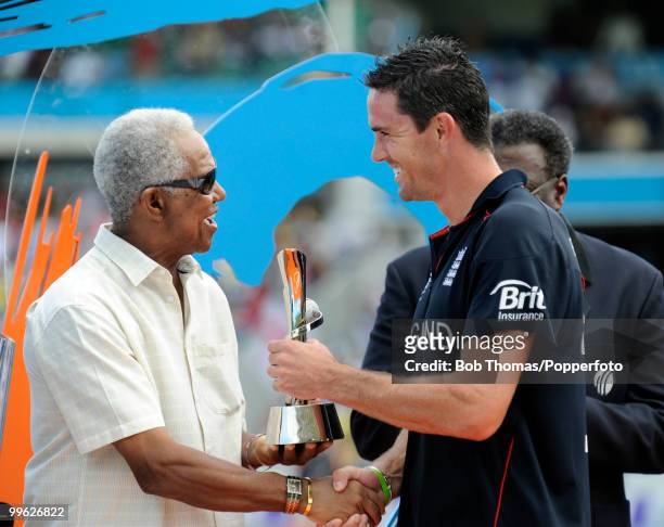 Kevin Pietersen of England receives the Player of the Tournament award from Sir Garfield Sobers following the final of the ICC World Twenty20 between...