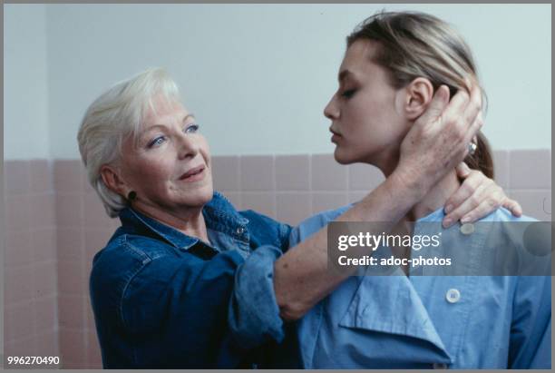 Still photography during the filming of "J'ai pas sommeil" by Claire Denis. In 1993. Line Renaud and Yekaterina Golubeva.