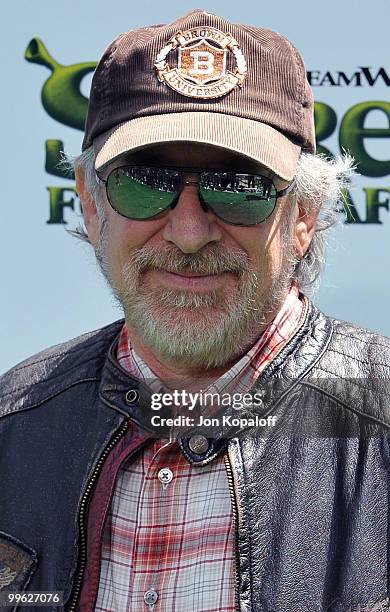 Producer Steven Spielberg arrives at the Los Angeles Premiere "Shrek Forever After" at Gibson Amphitheatre on May 16, 2010 in Universal City,...