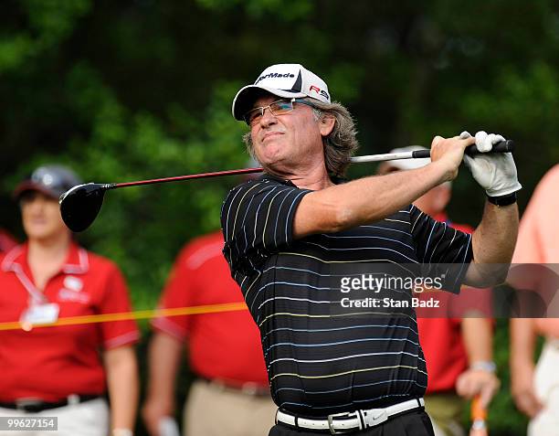 Actor Kurt Russell hits from the 10th box during the final round of the BMW Charity Pro-Am presented by SYNNEX Corporation at the Thornblade Club on...