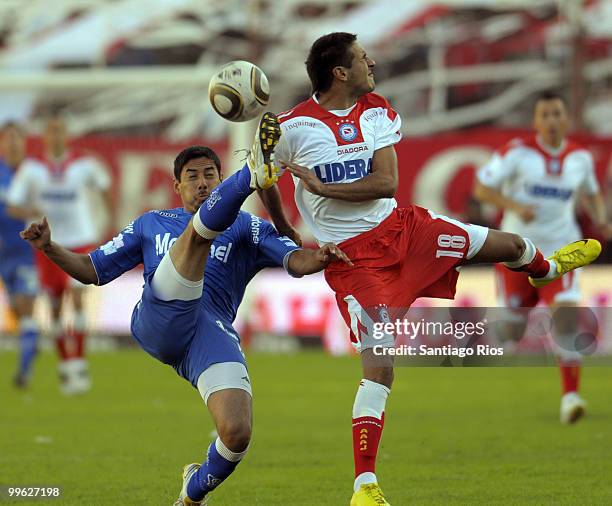 Pablo Jerez of Huracan Gaston Monzon fight for the ball with Ismael Sosa of Argentinos Juniors during an Argentina´s first division match between...