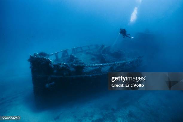 visite de l'alcyon c - shipwreck stock pictures, royalty-free photos & images