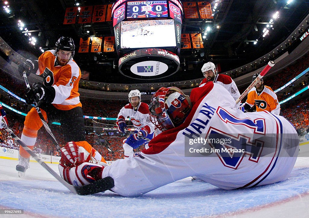 Montreal Canadiens v Philadelphia Flyers - Game One