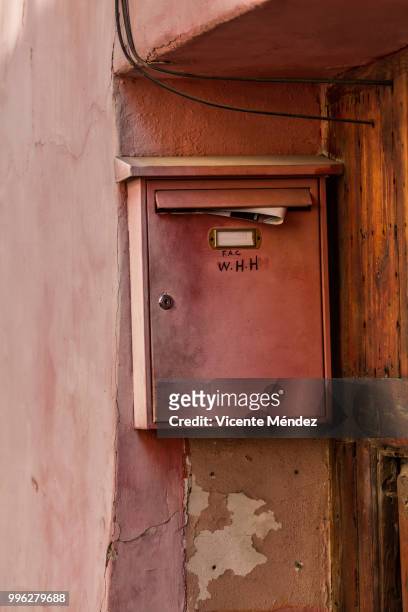 street mailbox - vicente méndez fotografías e imágenes de stock