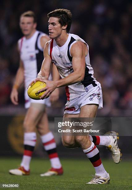 Lenny Hayes of the Saints runs with the ball during the round eight AFL match between the St Kilda Saints and the Essendon Bombers at Etihad Stadium...