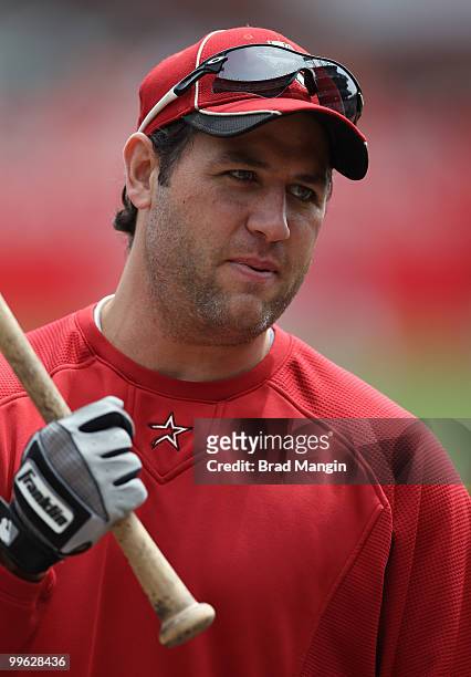 Lance Berkman of the Houston Astros takes batting practice before the game against the San Francisco Giants at AT&T Park on May 16, 2010 in San...