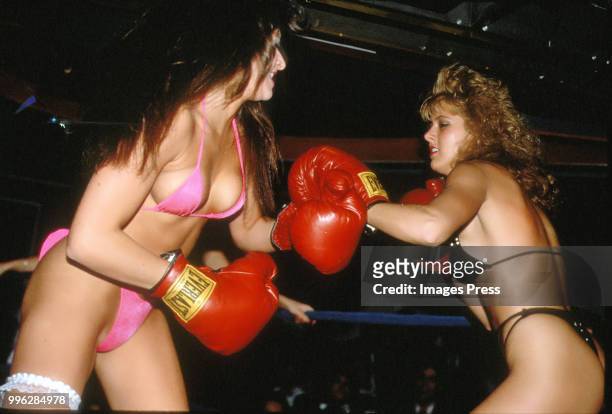 Female Boxers circa 1989 in New York. (Photo by Raoul/Images/Getty Images