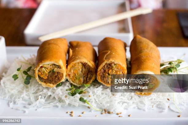 spring rolls at lucky belly, hawaii - suzi pratt stock pictures, royalty-free photos & images
