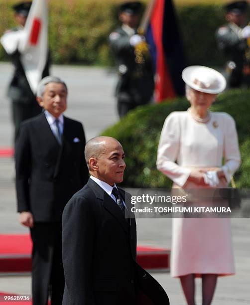 Cambodian King Norodom Sihamoni walks before Japanese Emperor Akihito and Empress Michiko during his welcoming ceremony at the Imperial Palace in...