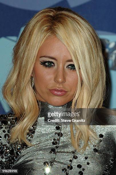 Singer Aubrey O'Day of Danity Kane poses in the press room at the 2008 MTV Video Music Awards at Paramount Pictures Studios on September 7, 2008 in...