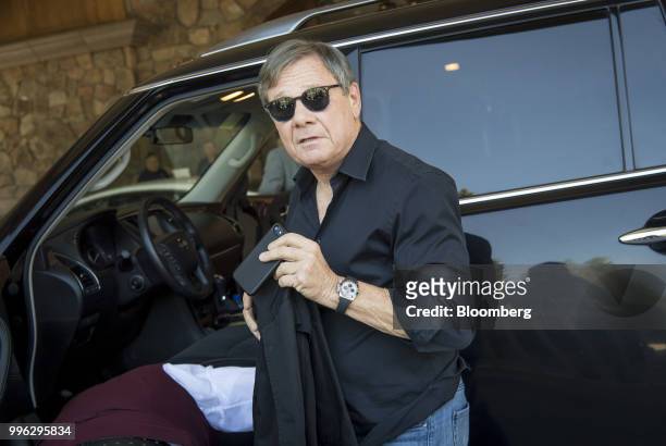 Michael Ovitz, owner of Broad Beach Ventures LLC, arrives for the Allen & Co. Media and Technology Conference in Sun Valley, Idaho, U.S., on Tuesday,...