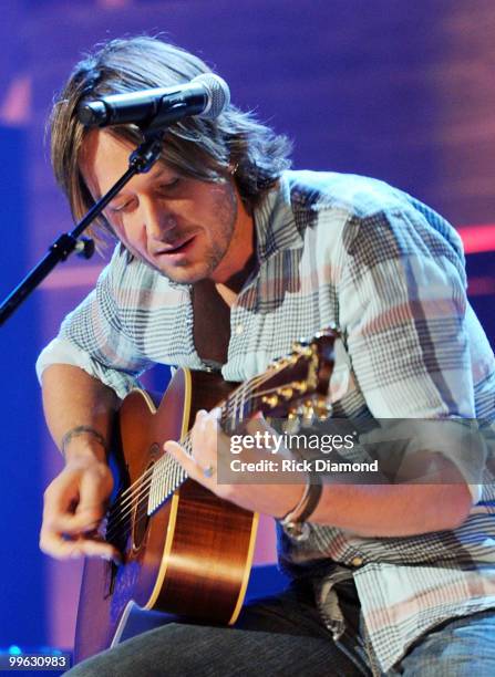 Singer/Songwriter Keith Urban performs during the Music City Keep on Playin' benefit concert at the Ryman Auditorium on May 16, 2010 in Nashville,...