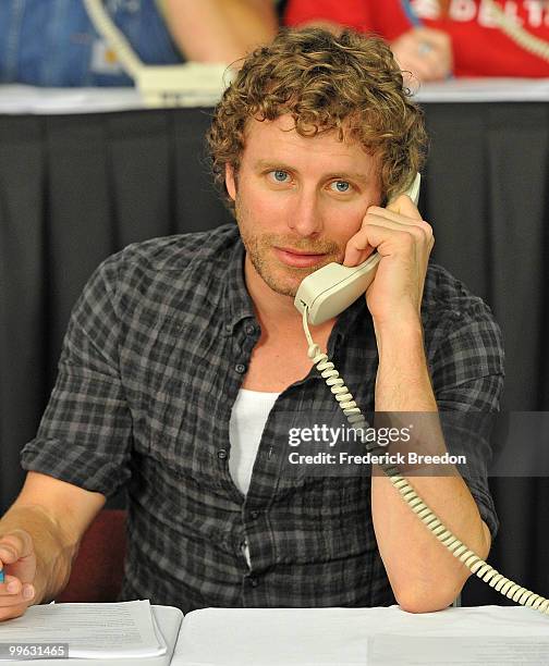 Country singer Dierks Bentley works the phone bank during the "Music City Keep on Playin'" benefit concert at the Nashville Convention center on May...