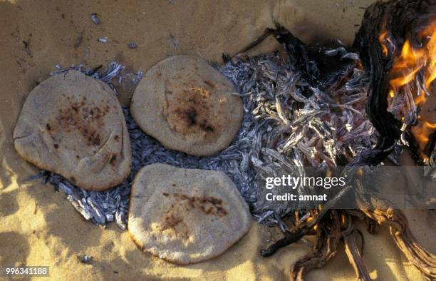 africa egypt sahara farafra food bread - sahara stock pictures, royalty-free photos & images