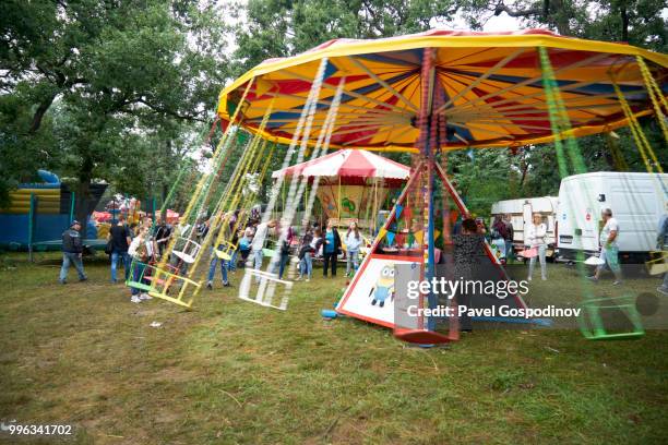 christian and muslim romanies (gypsies), ethnic turks and bulgarians entertaining at a primitive amusement park during the traditional national festivity in the neighborhood of baba kondu in the municipality of targovishte, bulgaria - baba stock pictures, royalty-free photos & images