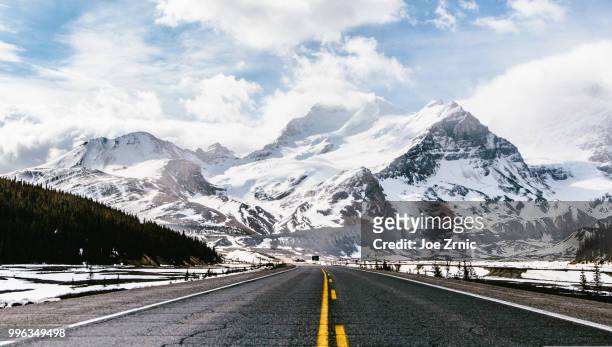 deserted road- columbia icefields - columbia road stock pictures, royalty-free photos & images