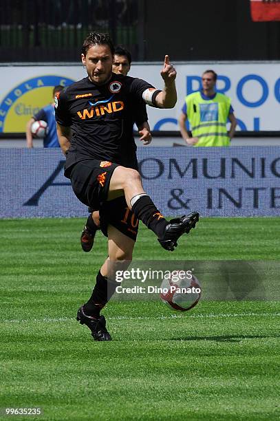 Francesco Totti of Roma in action during the Serie A match between AC Chievo Verona and AS Roma at Stadio Marc'Antonio Bentegodi on May 16, 2010 in...