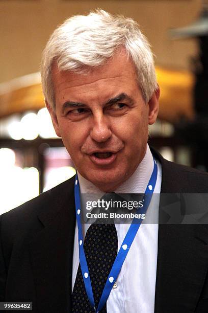 Alessandro Profumo, chief executive officer of Unicredit Group, leaves an Aspen Institute meeting in Berlin, Germany, on Friday, April 30, 2010....