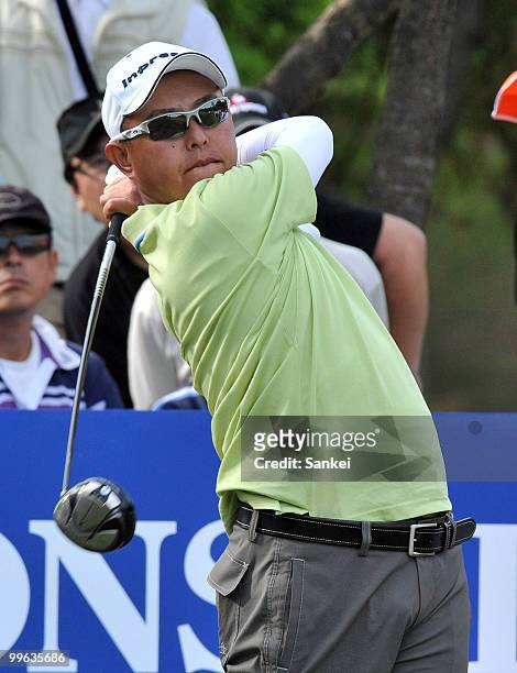 Toru Taniguchi hits a tee shot on the 18th hole during the third round of Japan's PGA Championship Nissin Cup Noodles Cup at Passage Kinkai Island...