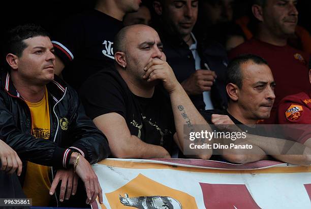 Fans of Roma shows his dejection during the Serie A match between AC Chievo Verona and AS Roma at Stadio Marc'Antonio Bentegodi on May 16, 2010 in...