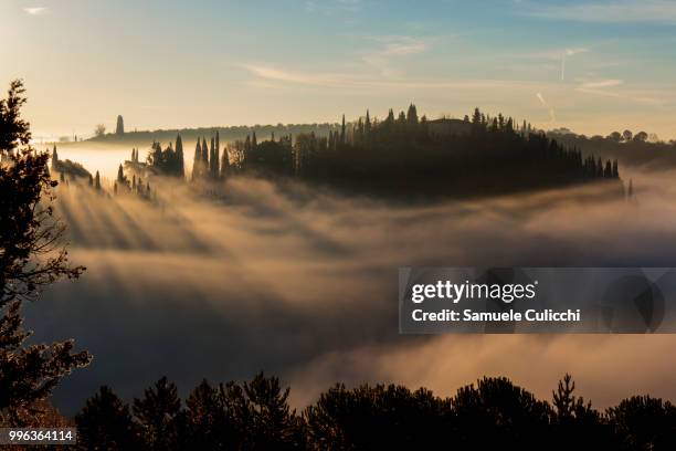 sole che riscalda - che stock pictures, royalty-free photos & images