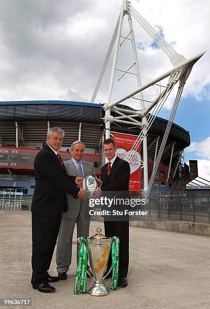 Heineken cup winners Warren Gatland and Robert Howley pose with the Martyn Thomas, Chairman of the management board of the RFU and the Heineken...