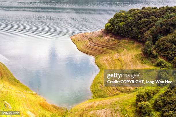 the lake with low water level caused by the severe drought - jong won heo stock pictures, royalty-free photos & images