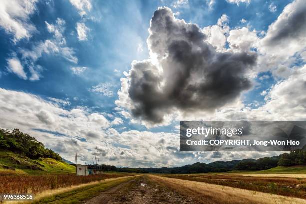 traveling with the cloud along the road - jong won heo stock pictures, royalty-free photos & images