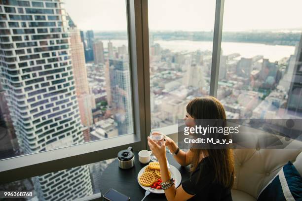 positiva tankar i morgon kan ändra hela dagen - hotel breakfast bildbanksfoton och bilder